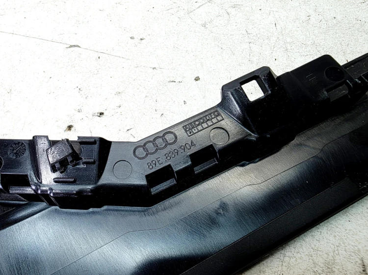 NAKŁADKA OSŁONA SŁUPKA DRZWI PRAWY TYŁ AUDI Q4 E-TRON 89E839904A