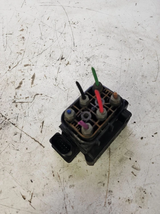 ROZDZIELACZ PNEUMATYKI AUDI A6 C6 4F0616013