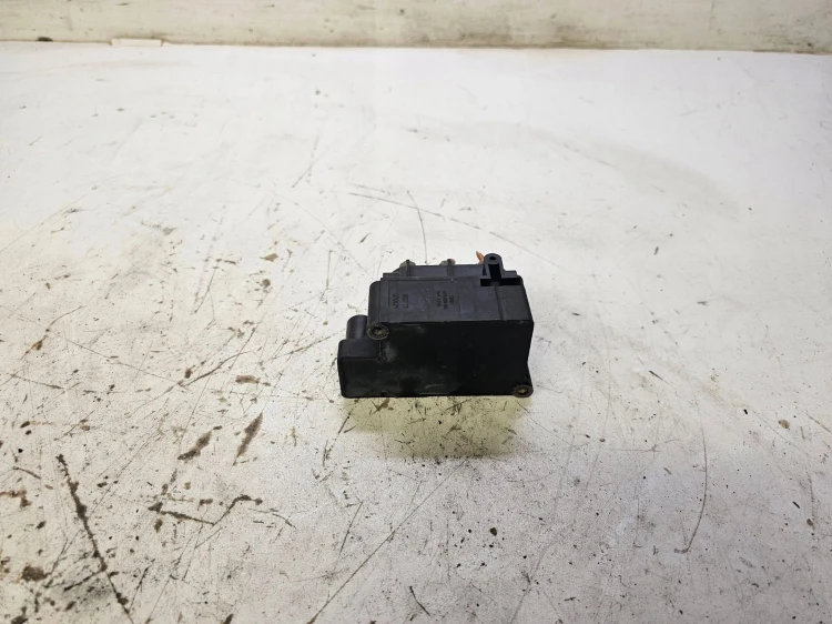 ROZDZIELACZ PNEUMATYKI AUDI A6 C6 4F0616013