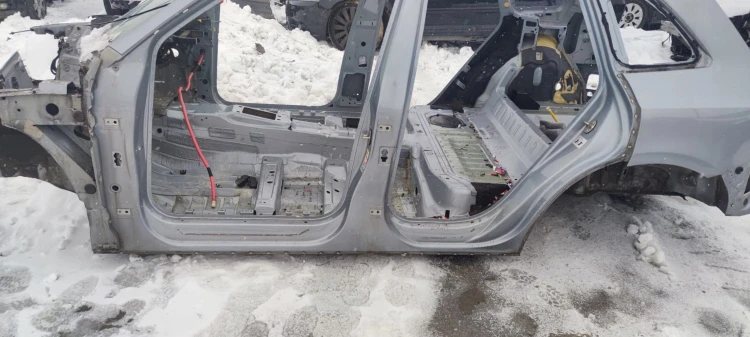 ĆWIARTKA PRÓG BOK LEWA STRONA AUDI Q5 8R 2008-2016