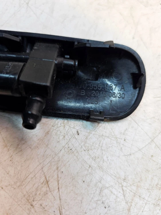 DYSZA SPRYSKIWACZA LEWA AUDI A4 B9 8W0955987A
