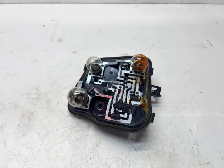 WKŁAD LAMPY PRAWY TYŁ W BŁOTNIK AUDI A3 8P 8P4945258D 5-DRZWI