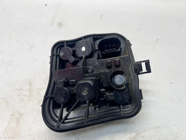 WKŁAD LAMPY PRAWY TYŁ W BŁOTNIK AUDI A3 8P 8P4945258D 5-DRZWI