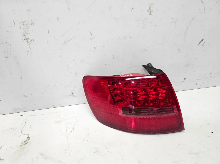 LAMPA LEWY TYŁ W BŁOTNIK LED AUDI A6 C6 4F9945095B ORYGINAŁ