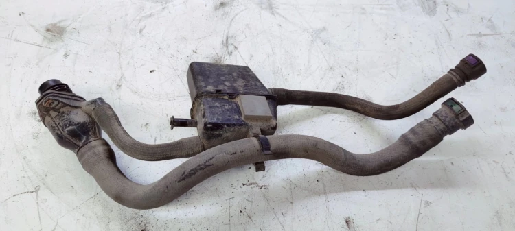 WLEW PŁYNU ŚRODKA REDUKUJĄCEGO AUDI A4 B9 A5 8W0131963A