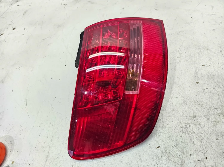 LAMPA LEWY TYŁ W BŁOTNIK LED AUDI A6 C6 4F9945095B ORYGINAŁ