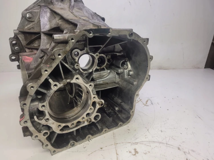 OBUDOWA SKRZYNI BIEGÓW JQL AUDI A4 A6 01T301103B
