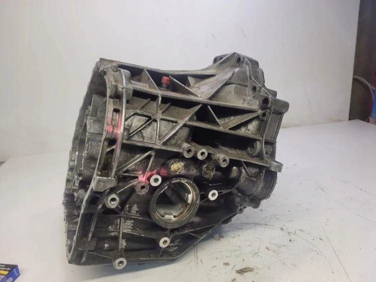 OBUDOWA SKRZYNI BIEGÓW JQL AUDI A4 A6 01T301103B