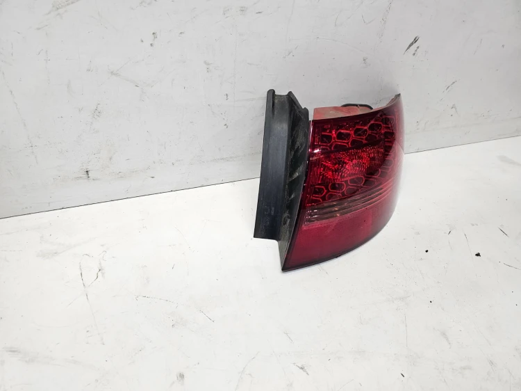 LAMPA PRAWY TYŁ W BŁOTNIK LED AUDI A6 C6 4F9945096B ORYGINAŁ