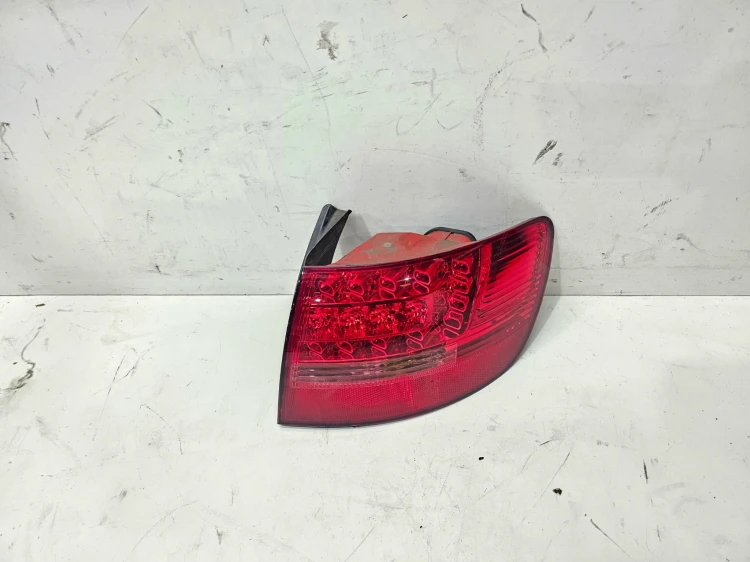 LAMPA PRAWY TYŁ W BŁOTNIK LED AUDI A6 C6 4F9945096B ORYGINAŁ