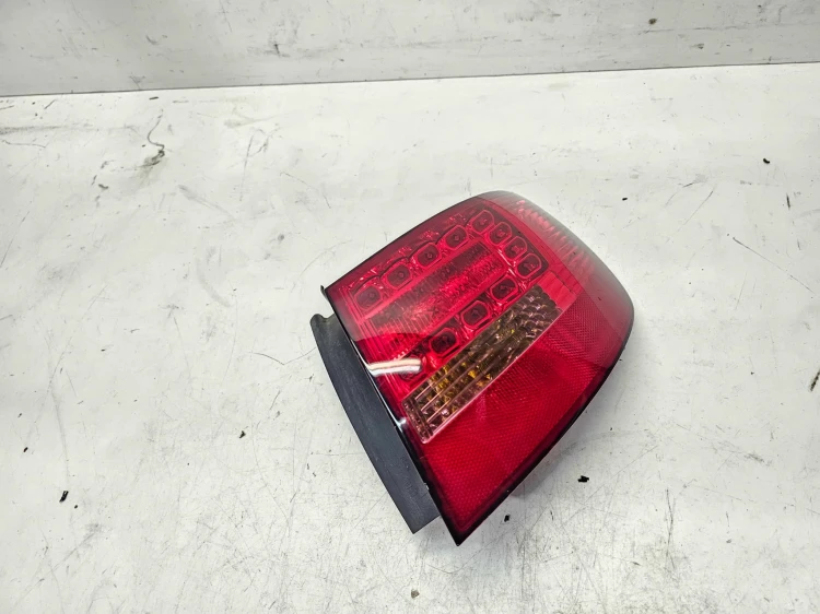 LAMPA PRAWY TYŁ W BŁOTNIK LED AUDI A6 C6 4F9945096B ORYGINAŁ