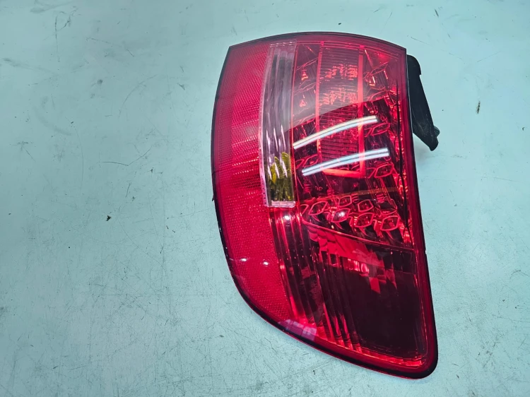 LAMPA PRAWY TYŁ W BŁOTNIK LED AUDI A6 C6 4F9945096B ORYGINAŁ