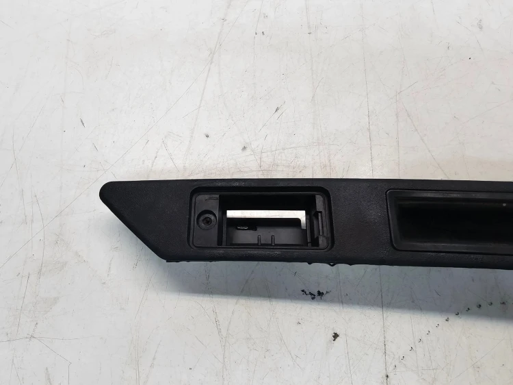 OBUDOWA PODŚWIETLENIA TABLICY AUDI A3 A4 A6 8E0827574C