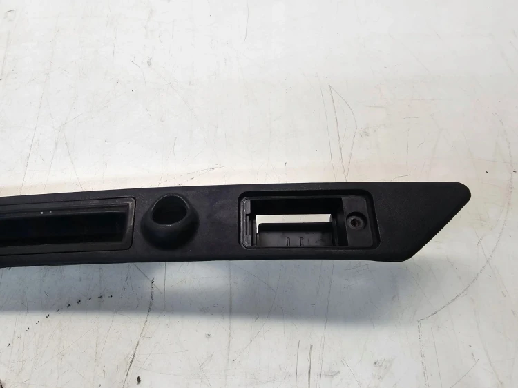OBUDOWA PODŚWIETLENIA TABLICY AUDI A3 A4 A6 8E0827574C