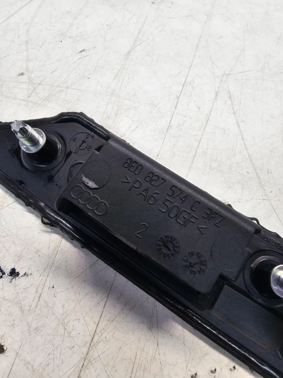 OBUDOWA PODŚWIETLENIA TABLICY AUDI A3 A4 A6 8E0827574C