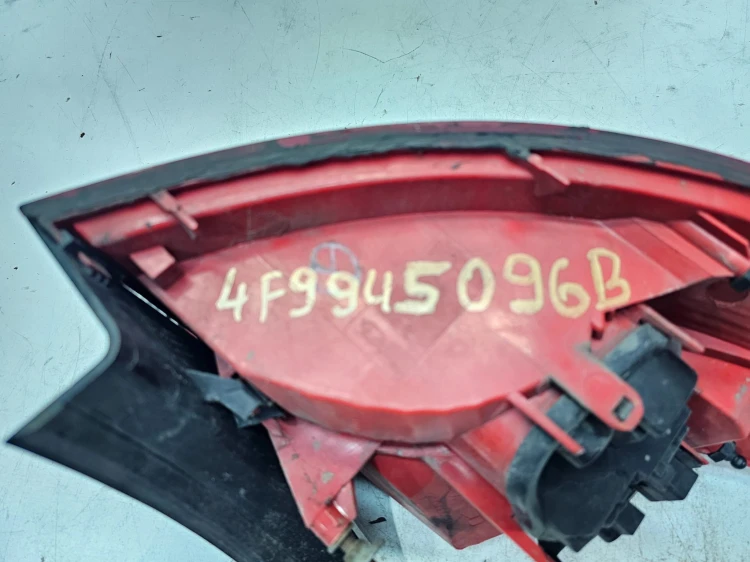 LAMPA PRAWY TYŁ W BŁOTNIK LED AUDI A6 C6 4F9945096B ORYGINAŁ