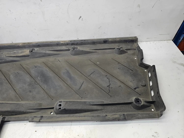 OSŁONA PŁYTA PODWOZIA PRAWA AUDI A1 VW 6R0825202 19/26