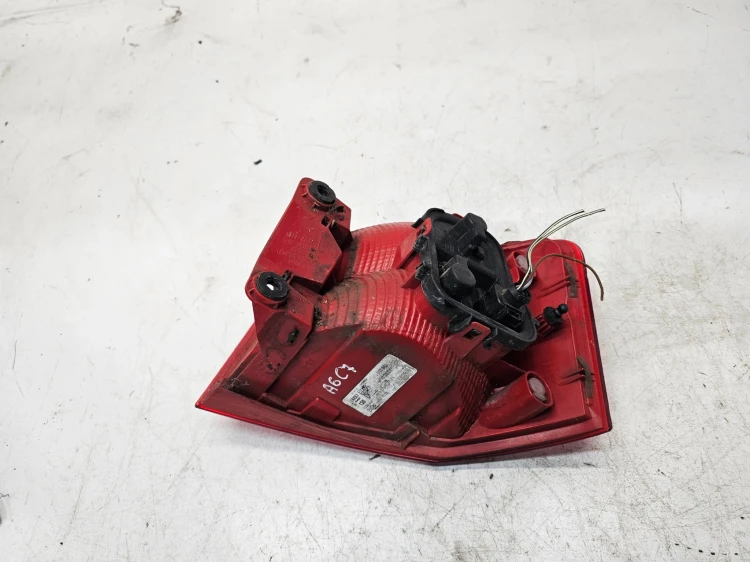 LAMPA LEWY TYŁ W BŁOTNIK AUDI A6 C7 4G5945095 NA ŻARÓWKI
