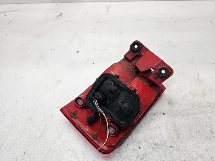 LAMPA LEWY TYŁ W BŁOTNIK AUDI A6 C7 4G5945095 NA ŻARÓWKI