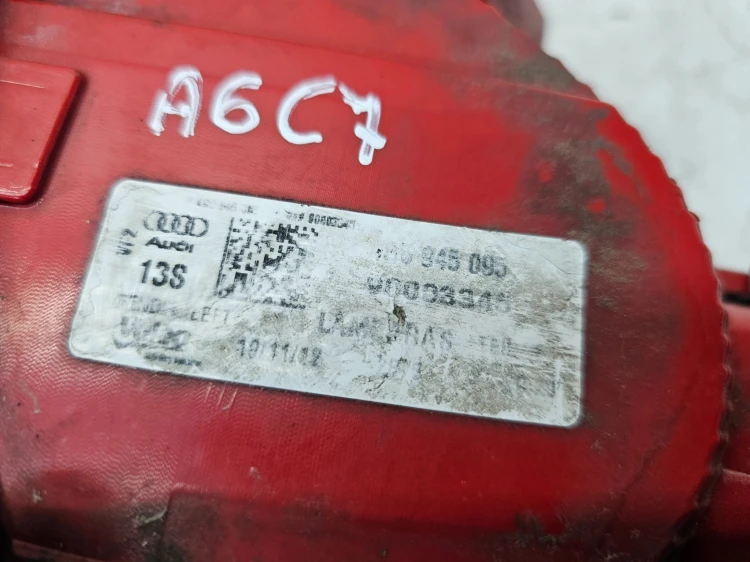 LAMPA LEWY TYŁ W BŁOTNIK AUDI A6 C7 4G5945095 NA ŻARÓWKI