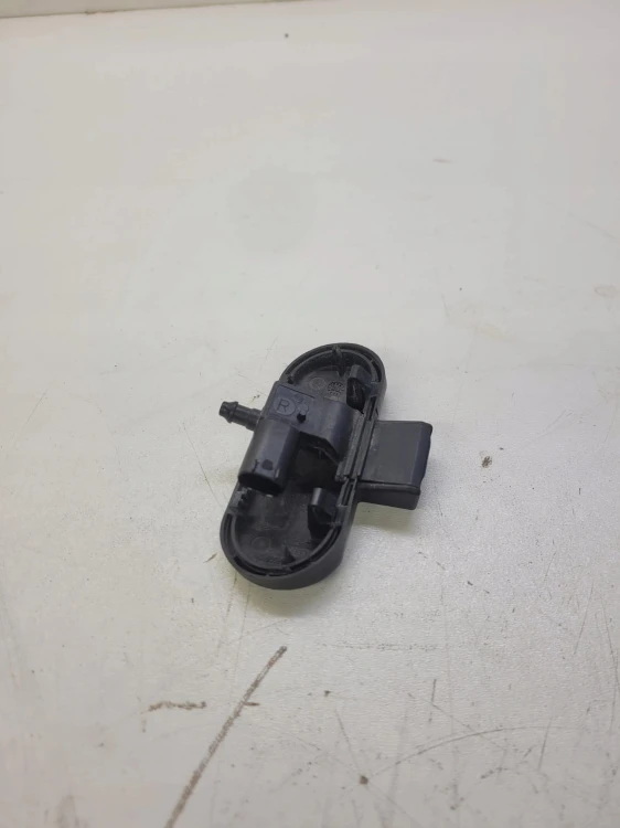 DYSZA SPRYSKIWACZA PRAWA AUDI A5 8T A4 8T0955988