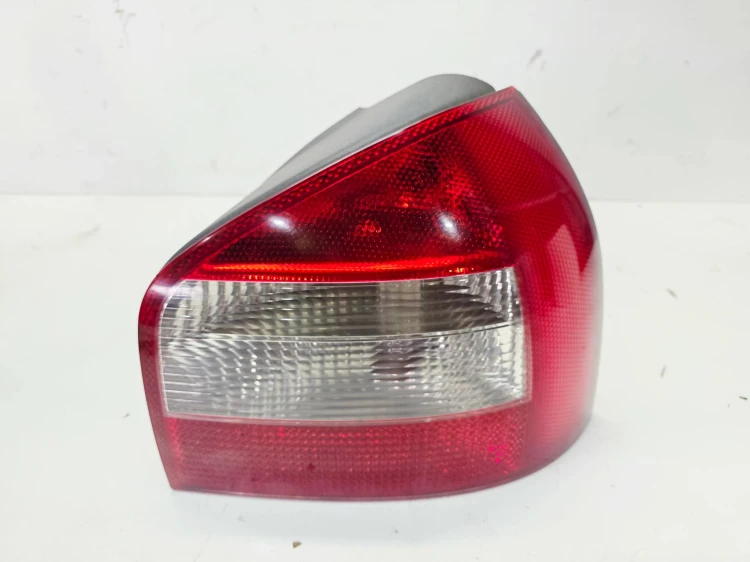 LAMPA PRAWY TYŁ AUDI A3 8L 8L0945096B