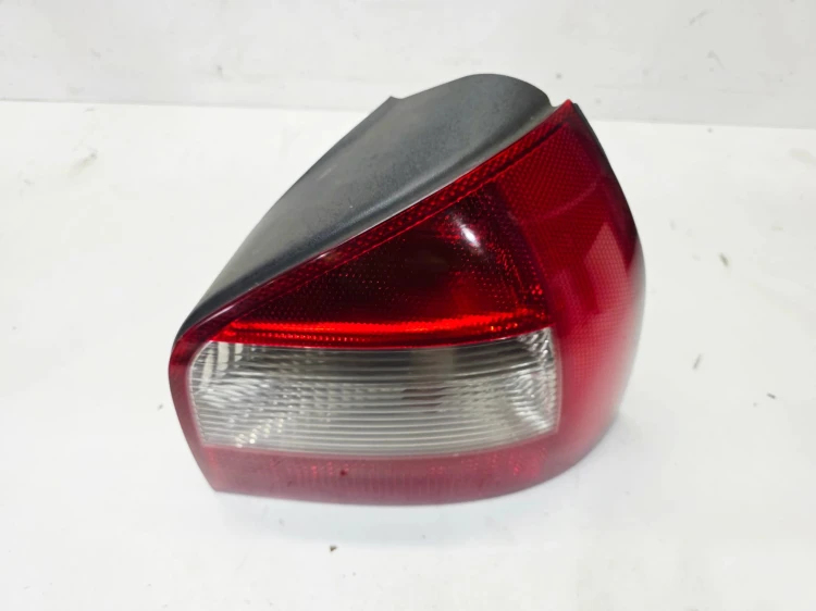 LAMPA PRAWY TYŁ AUDI A3 8L 8L0945096B