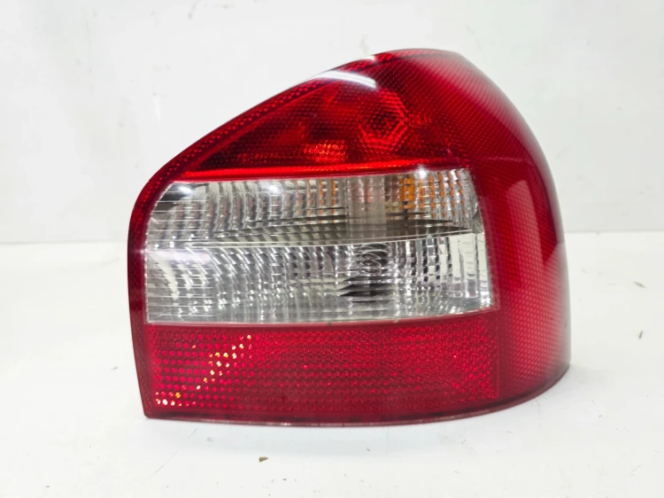 LAMPA PRAWY TYŁ AUDI A3 8L 8L0945096B