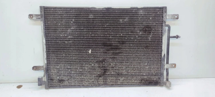 CHŁODNICA KLIMATYZACJI AUDI A4 B7 8E0260401Q