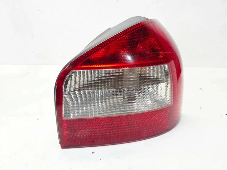 LAMPA PRAWY TYŁ AUDI A3 8L 8L0945096B