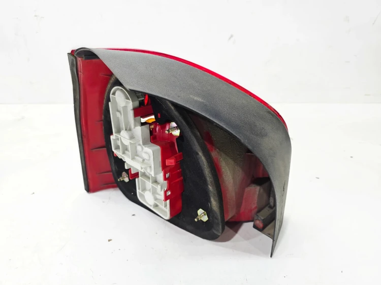 LAMPA PRAWY TYŁ AUDI A3 8L 8L0945096B
