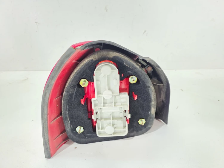 LAMPA PRAWY TYŁ AUDI A3 8L 8L0945096B