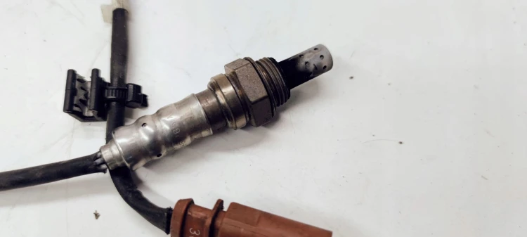 CZUJNIK TEMPERATURY SPALIN SONDA AUDI 06E906265AB