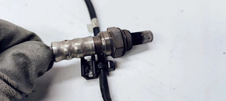 CZUJNIK TEMPERATURY SPALIN SONDA AUDI 06E906265AB