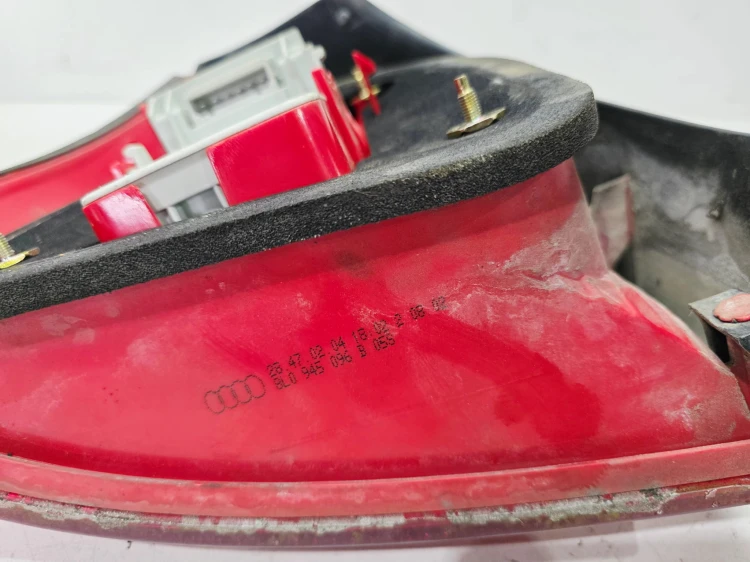 LAMPA PRAWY TYŁ AUDI A3 8L 8L0945096B
