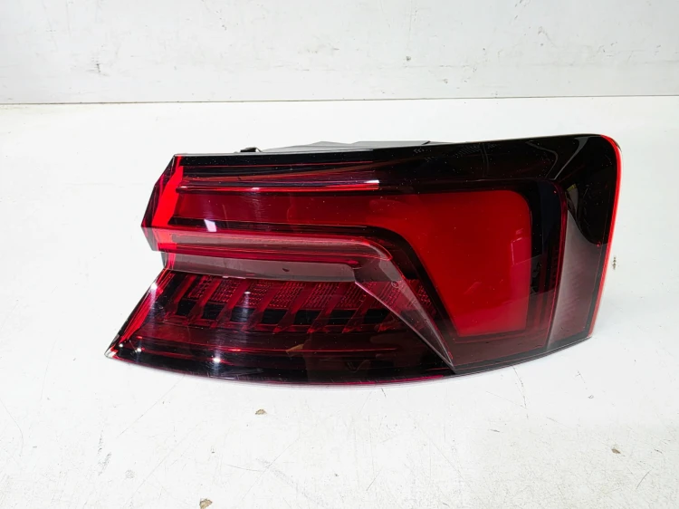 LAMPA PRAWY TYŁ LED W BŁOTNIK AUDI A5 8F SPORTBACK 8W6945092G