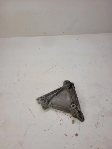 ŁAPA SPRĘŻARKI AUDI A4 A5 A6 C7 A7 V6 06E260835C