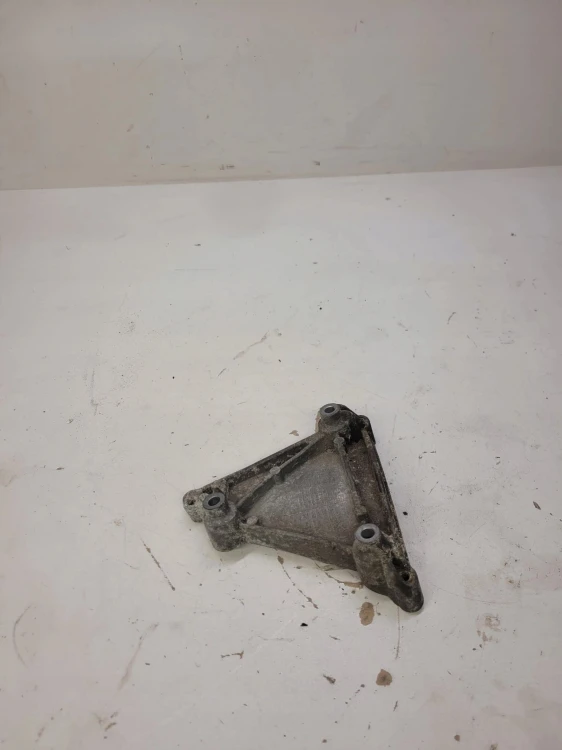 ŁAPA SPRĘŻARKI AUDI A4 A5 A6 C7 A7 V6 06E260835C