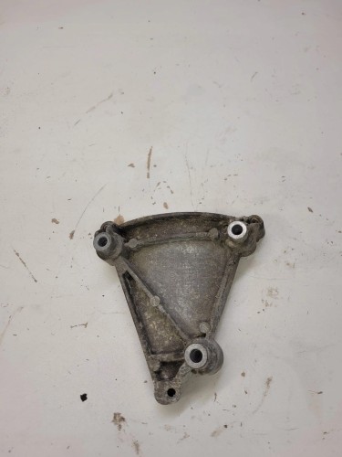 ŁAPA SPRĘŻARKI AUDI A4 A5 A6 C7 A7 V6 06E260835C