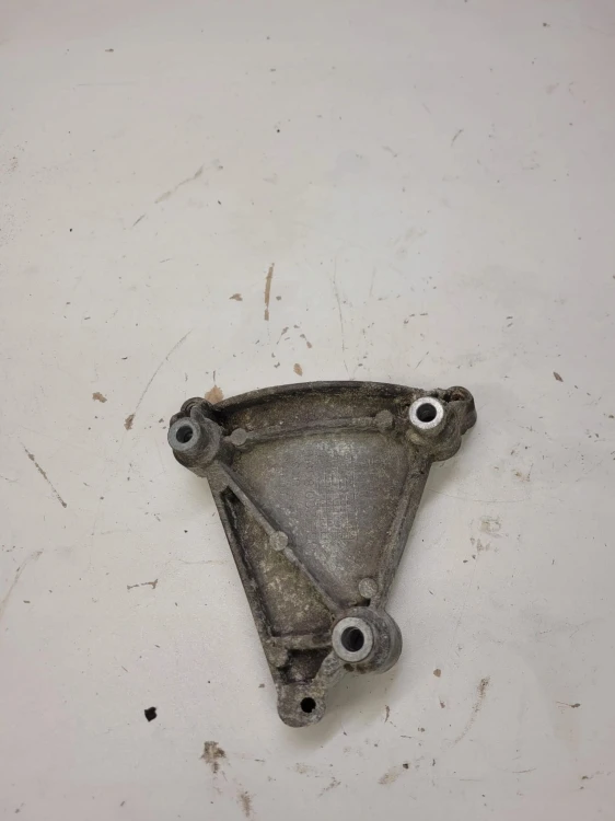 ŁAPA SPRĘŻARKI AUDI A4 A5 A6 C7 A7 V6 06E260835C