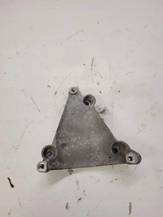 ŁAPA SPRĘŻARKI AUDI A4 A5 A6 C7 A7 V6 06E260835C
