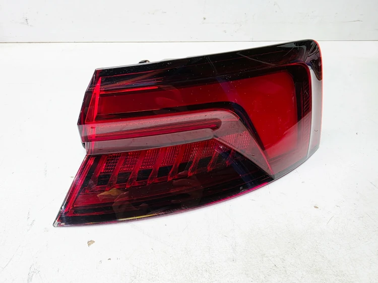 LAMPA PRAWY TYŁ LED W BŁOTNIK AUDI A5 8F SPORTBACK 8W6945092G
