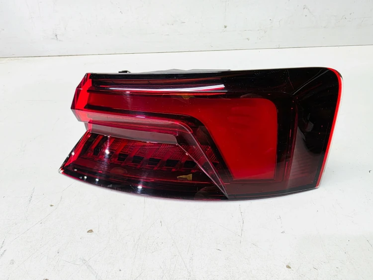 LAMPA PRAWY TYŁ LED W BŁOTNIK AUDI A5 8F SPORTBACK 8W6945092G
