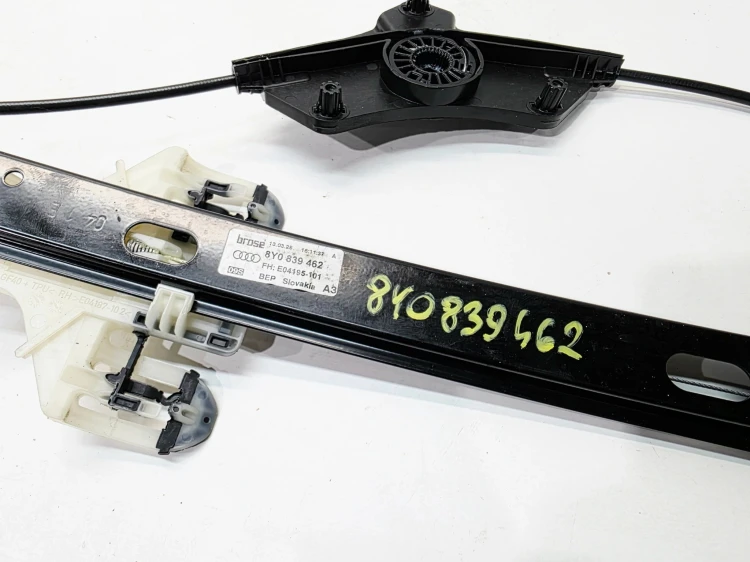 MECHANIZM PODNOSZENIA SZYBY PRAWY TYŁ AUDI A3 8Y SPORTBACK 8Y0839462