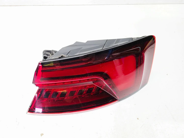 LAMPA PRAWY TYŁ LED W BŁOTNIK AUDI A5 8F SPORTBACK 8W6945092G