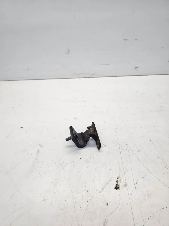 ZAWIAS KLAPY TYŁ LEWY AUDI Q3 8U 8U0827299