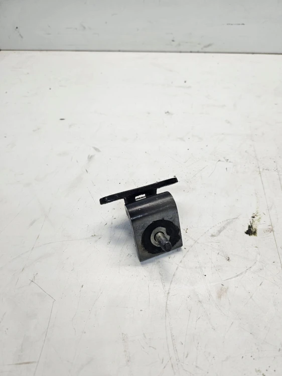 ZAWIAS KLAPY TYŁ LEWY AUDI Q3 8U 8U0827299