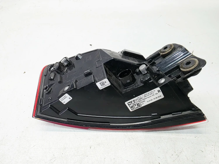 LAMPA PRAWY TYŁ LED W BŁOTNIK AUDI A5 8F SPORTBACK 8W6945092G