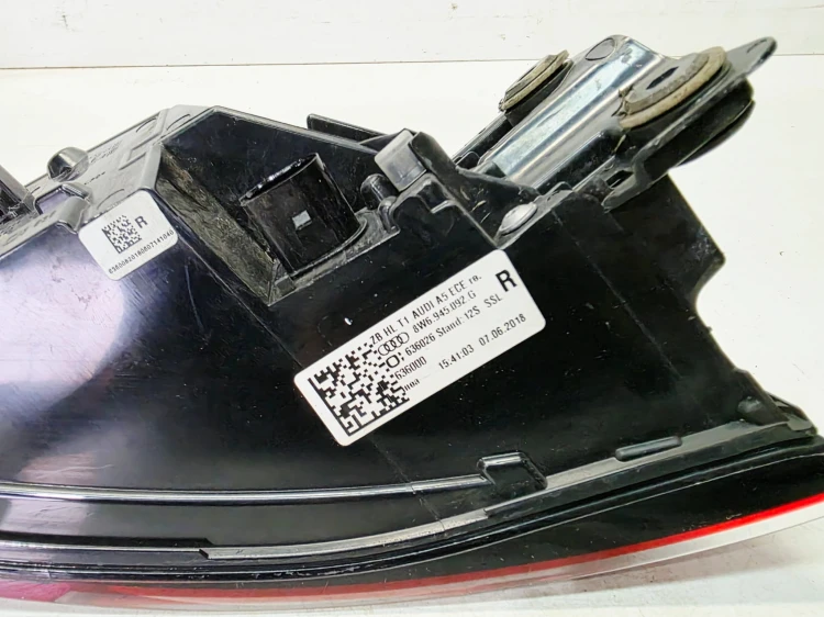 LAMPA PRAWY TYŁ LED W BŁOTNIK AUDI A5 8F SPORTBACK 8W6945092G