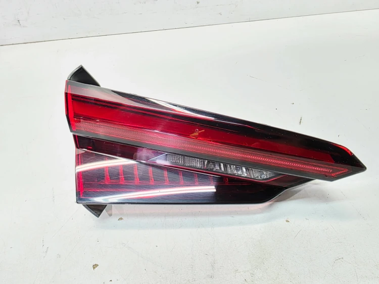 LAMPA LEWY TYŁ LED W KLAPĘ AUDI A5 8F SPORTBACK 8W6945093H